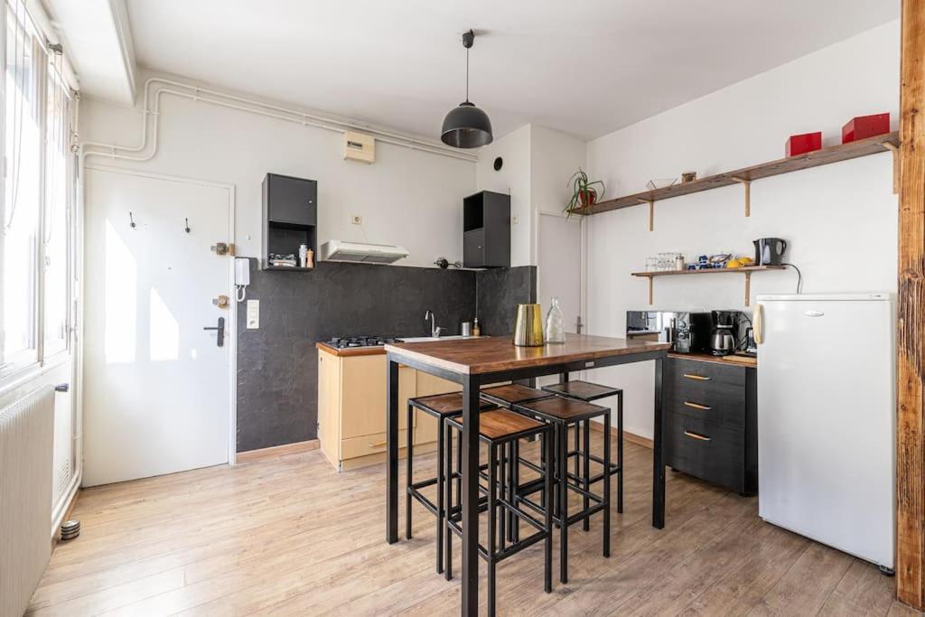 Le Charmant Hello Palois-T2-Wifi Apartment Pau Exterior photo